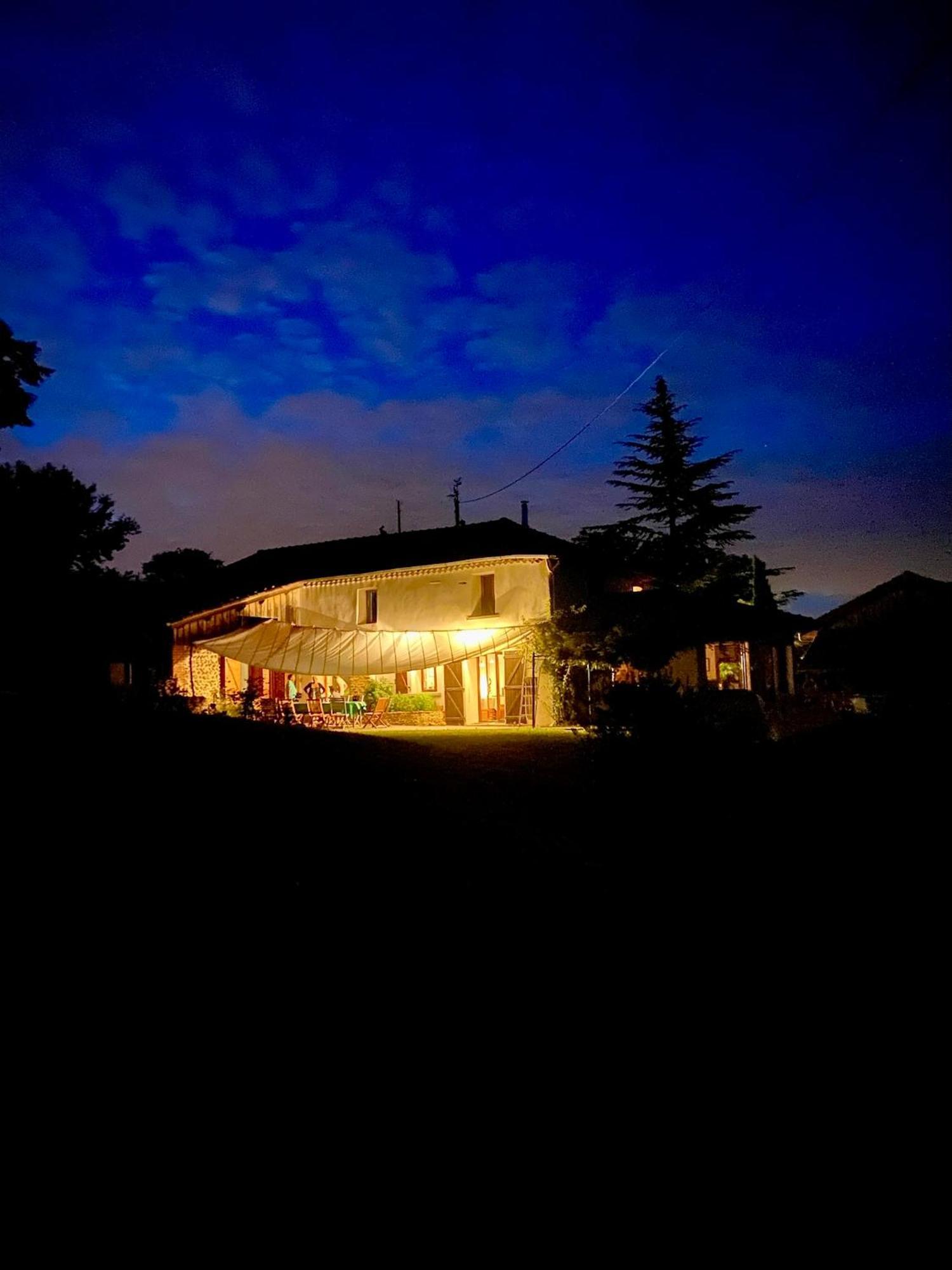 Les Garennes Hotel Saint-Uze Exterior foto